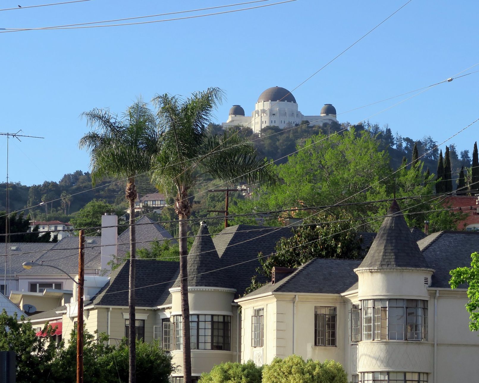 los feliz street scene with observatory